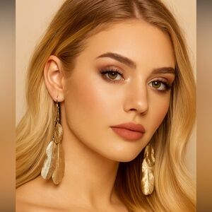 Vintage Gold-Tone Boho Festival Dangle Feather Earrings Mod Stunning